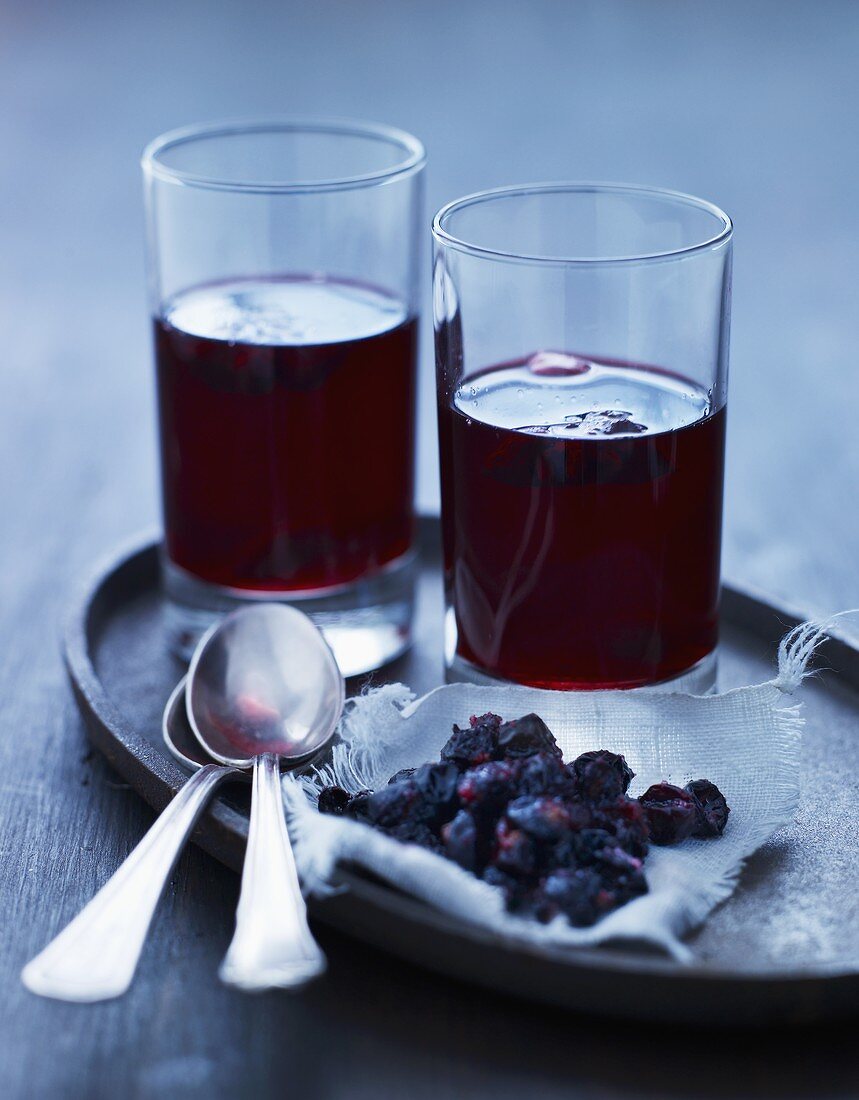 Glogg (Scandinavian mulled wine) with rosehips
