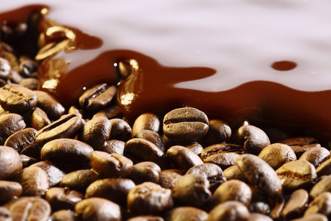 Kaffeebohnen und Schokolade