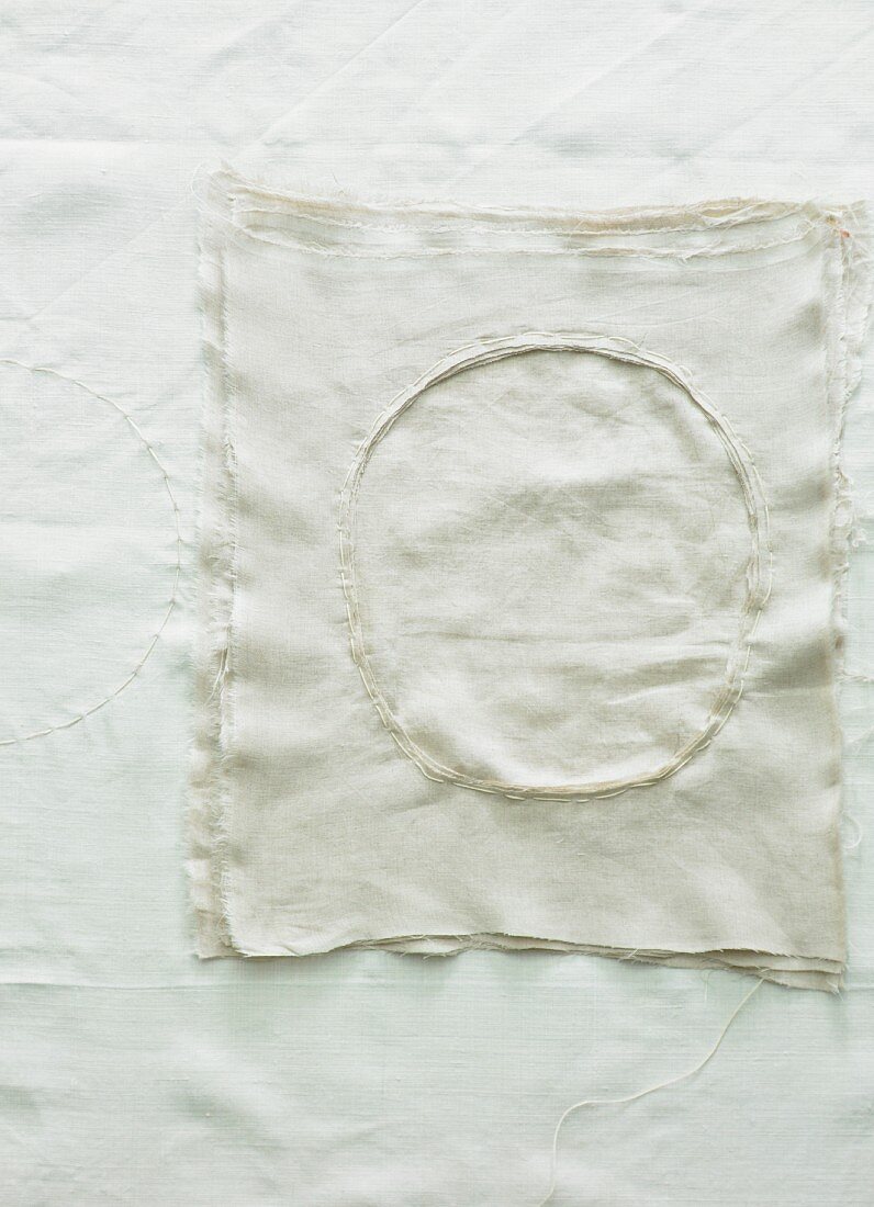 A cloth on a tablecloth