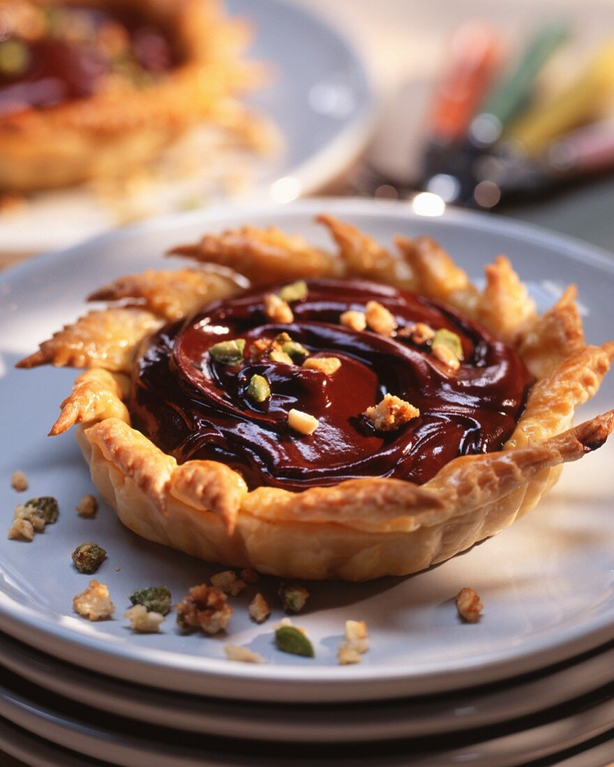 Chocolate tartlet with nuts