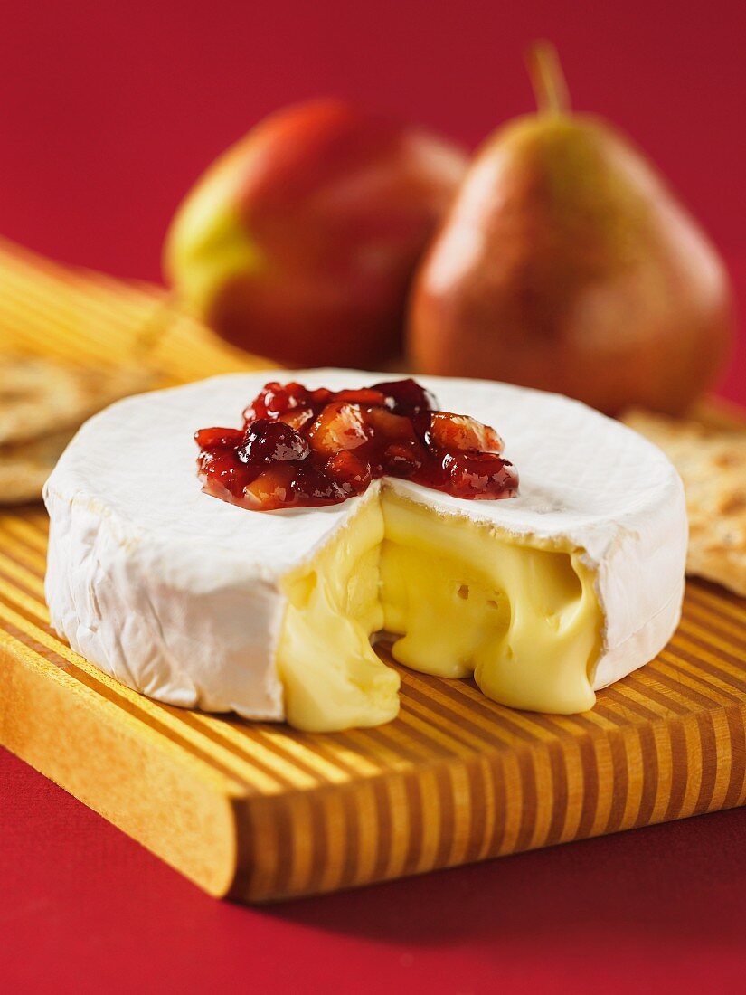 Camembert, sliced, with fruit compote