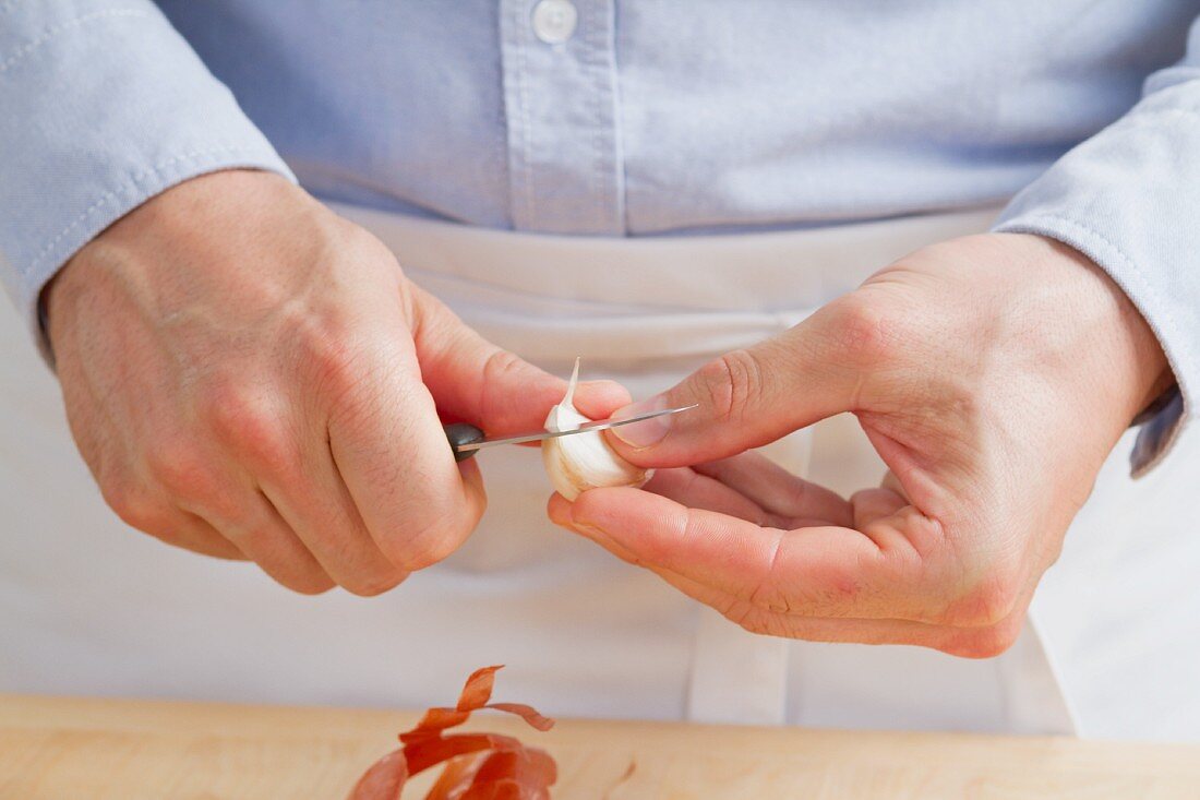 Peeling garlic