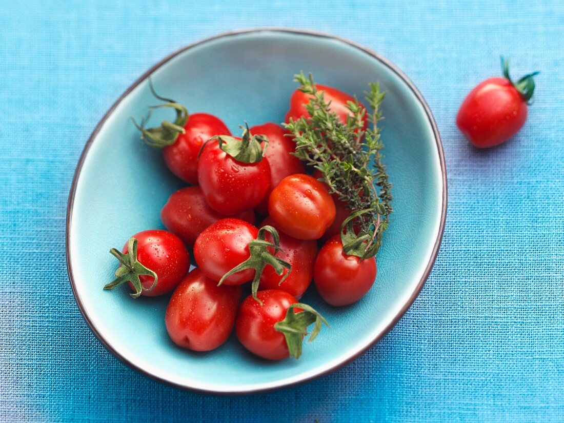 A bowl of fresh tomatoes