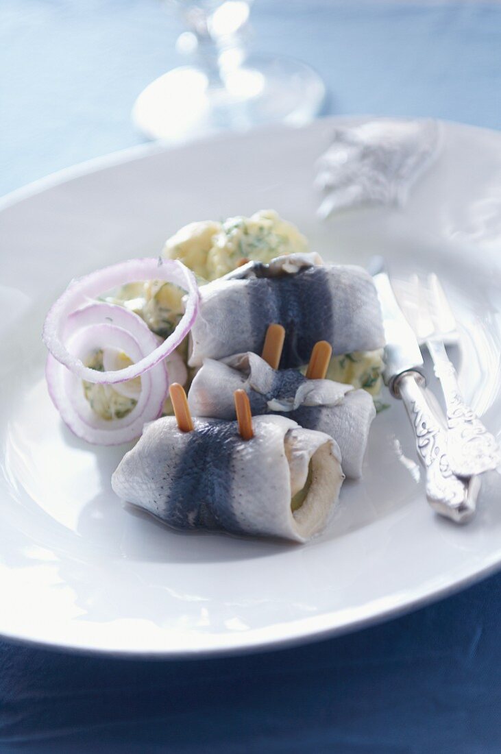 Herring rolls with onions and potatoes