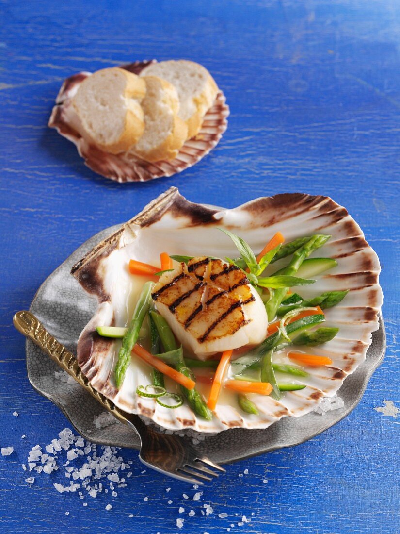 Grilled scallops with Thai asparagus