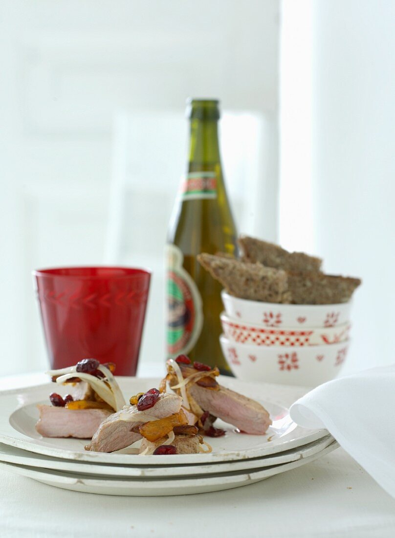 Kalbsfilet mit Cranberries, Brot und Bier zu Weihnachten