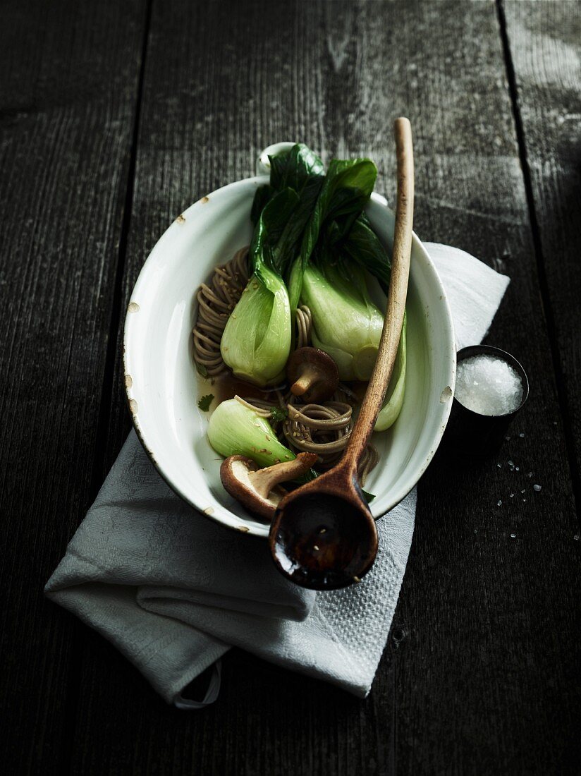 Bok choy with buckwheat pasta and shitake mushrooms (Asia)