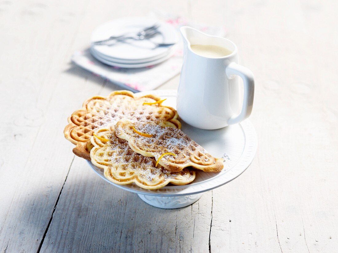 Waffeln mit Vanillesauce