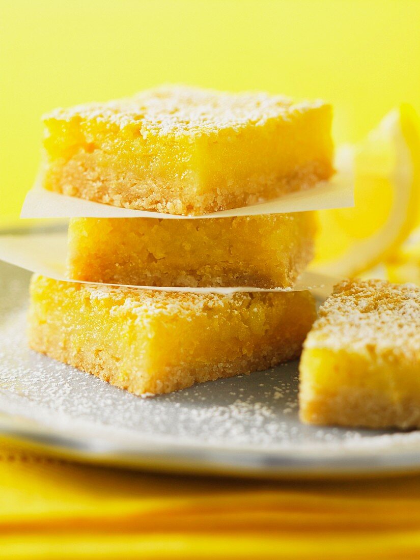 A stack of lemon slices dusted with icing sugar