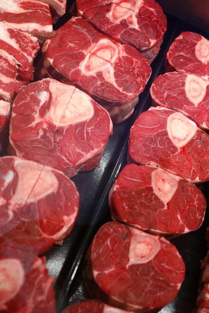 Ossobuco (ungekocht) auf dem Markt