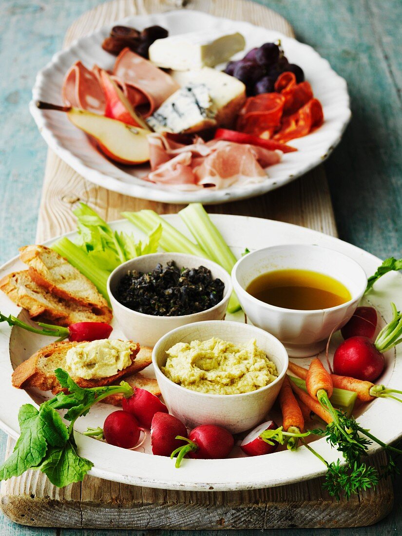 Antipasti misti (Antipasti platter with dips, Italy)