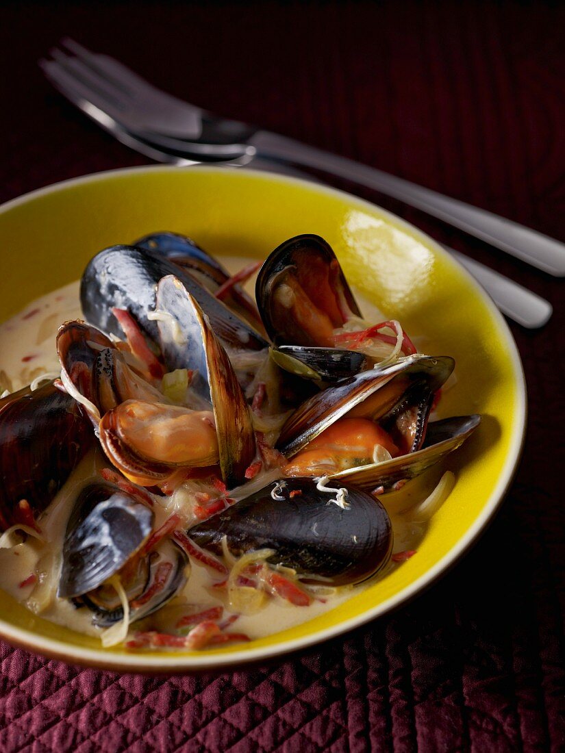 Moules poulette (mussels in cream sauce, France)