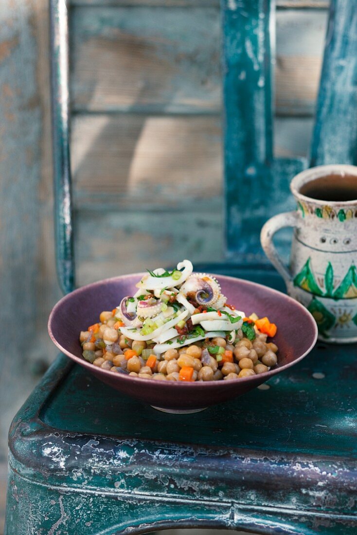 Chickpeas with a sepia salad