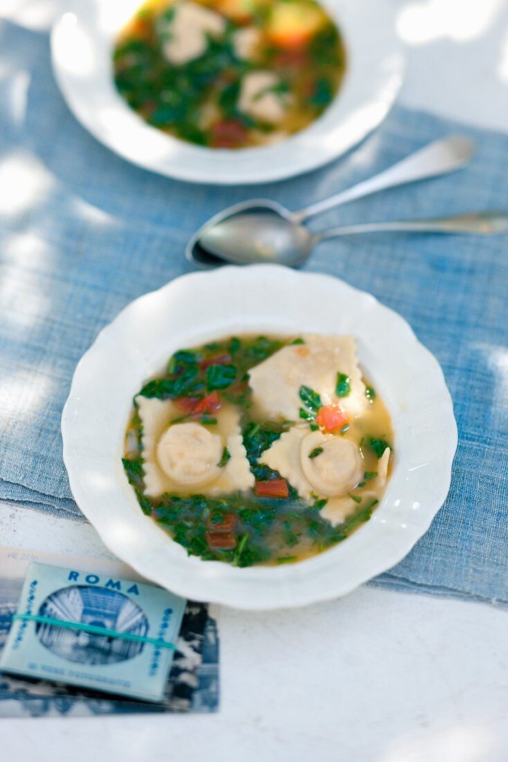 Zuppa ai ravioli (spinach soup with ravioli)