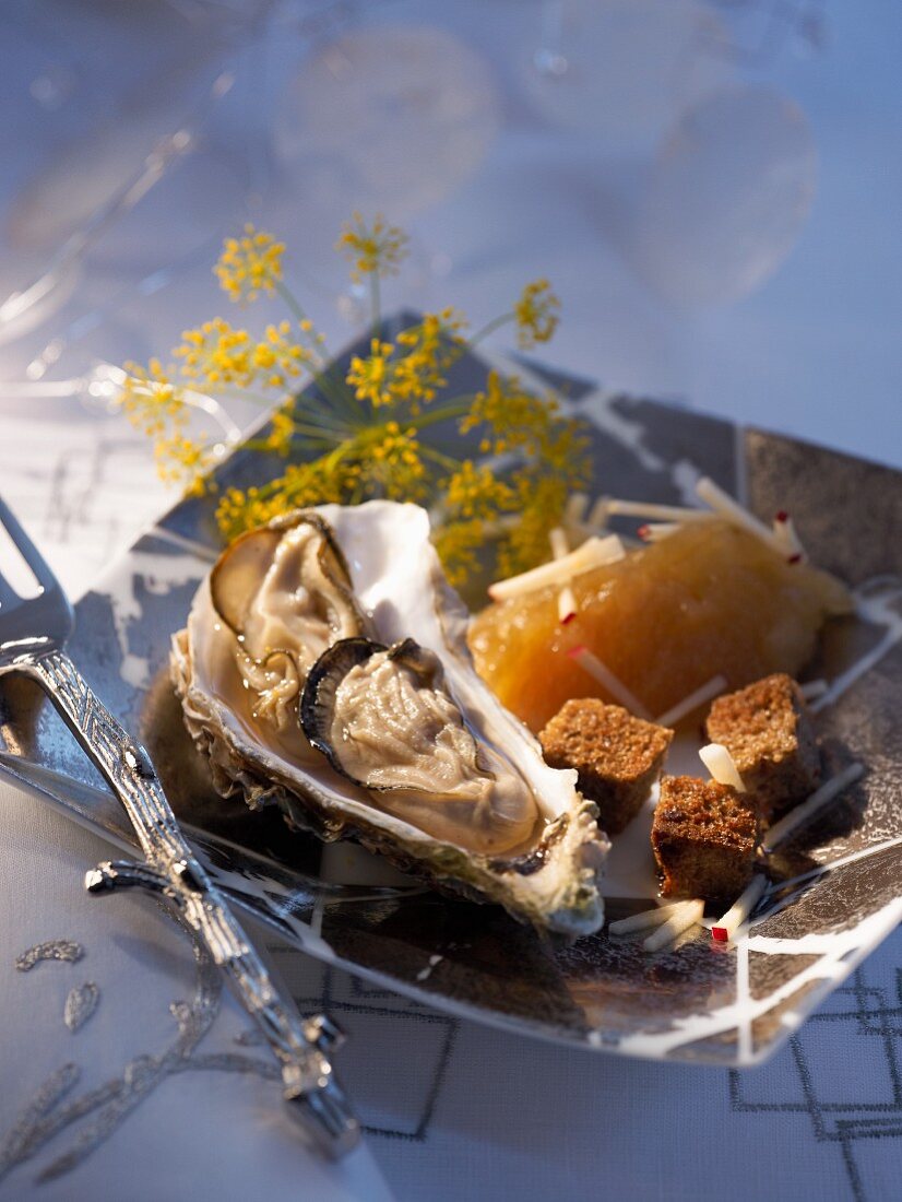 Oysters with broth and croutons