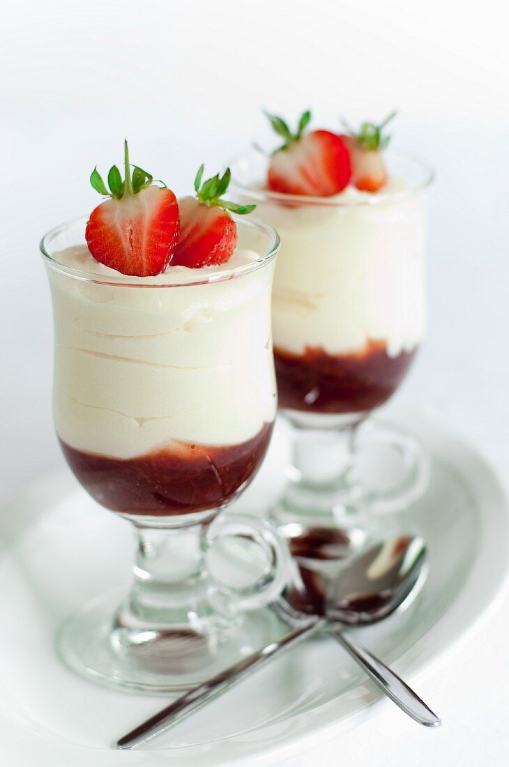 Quark cream with strawberries