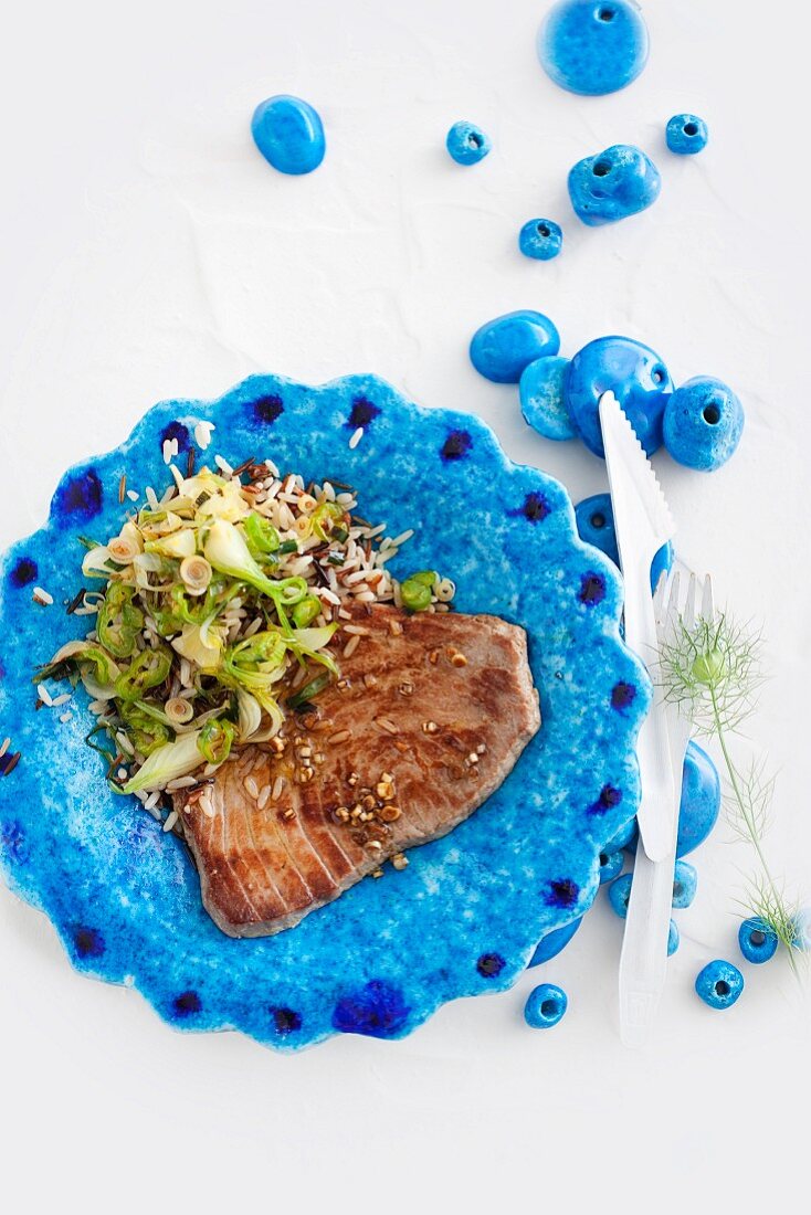 Tuna steak with rice and lemongrass
