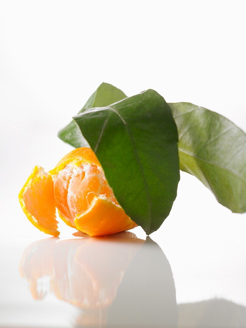 A clementine with leaves