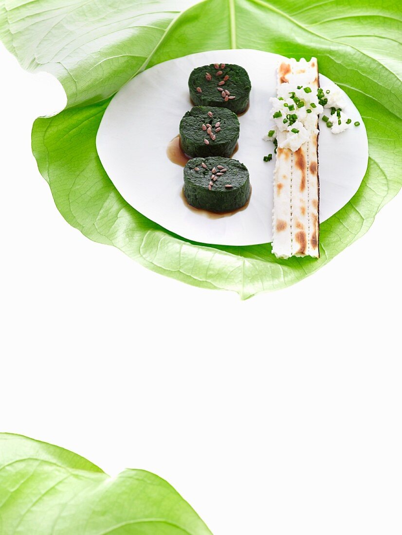 Japanese-style spinach with crispbread