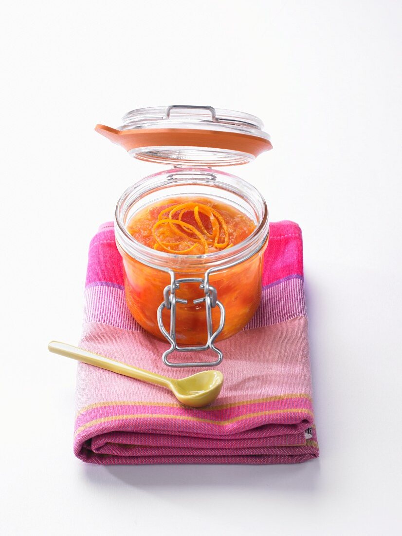 Tomato sauce with citrus fruit