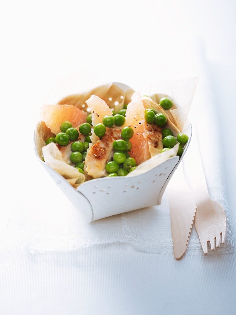 Chicken salad with peas and grapefruit