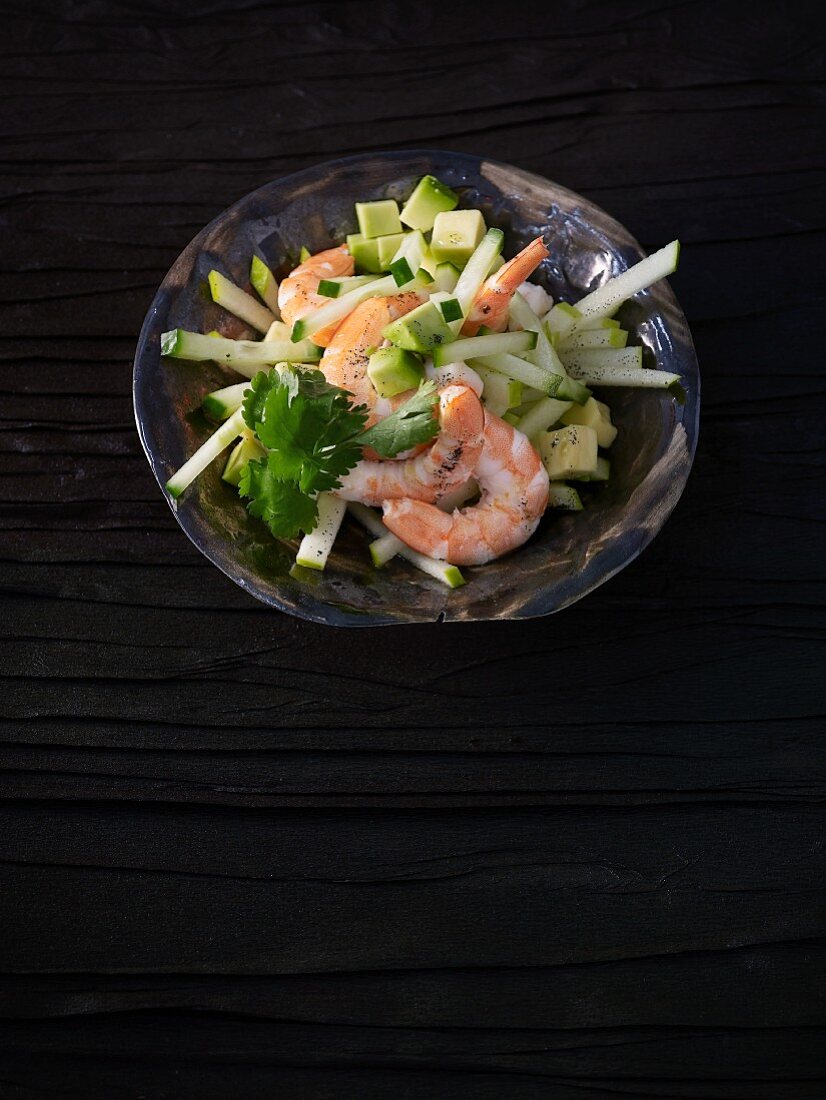 Vegetable salad with shrimp
