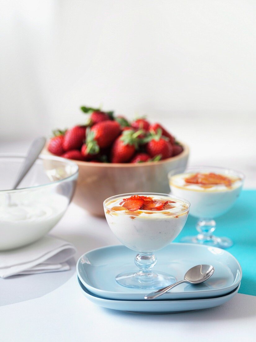 Caramelised yoghurt and strawberries