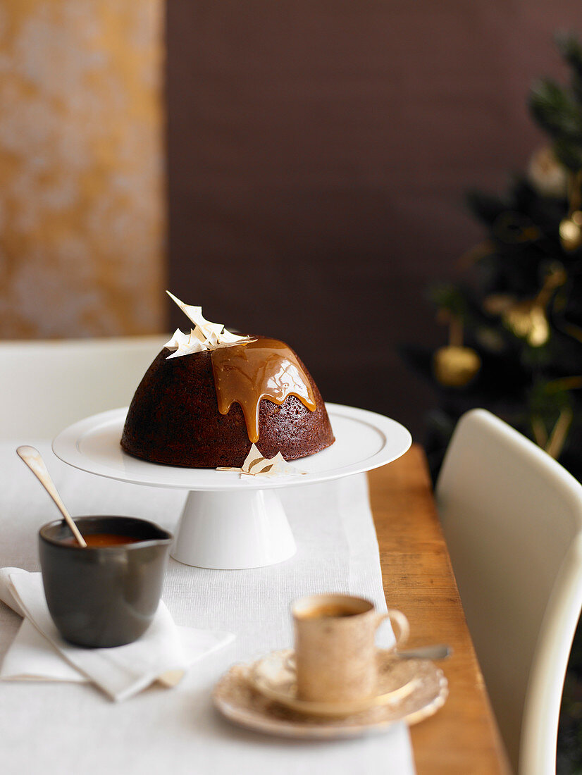 Sticky Date Pudding (Dattelpudding, England) mit Karamellsauce