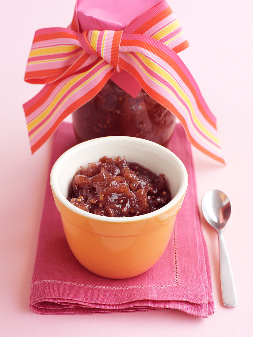 Red onion relish with balsamic vinegar