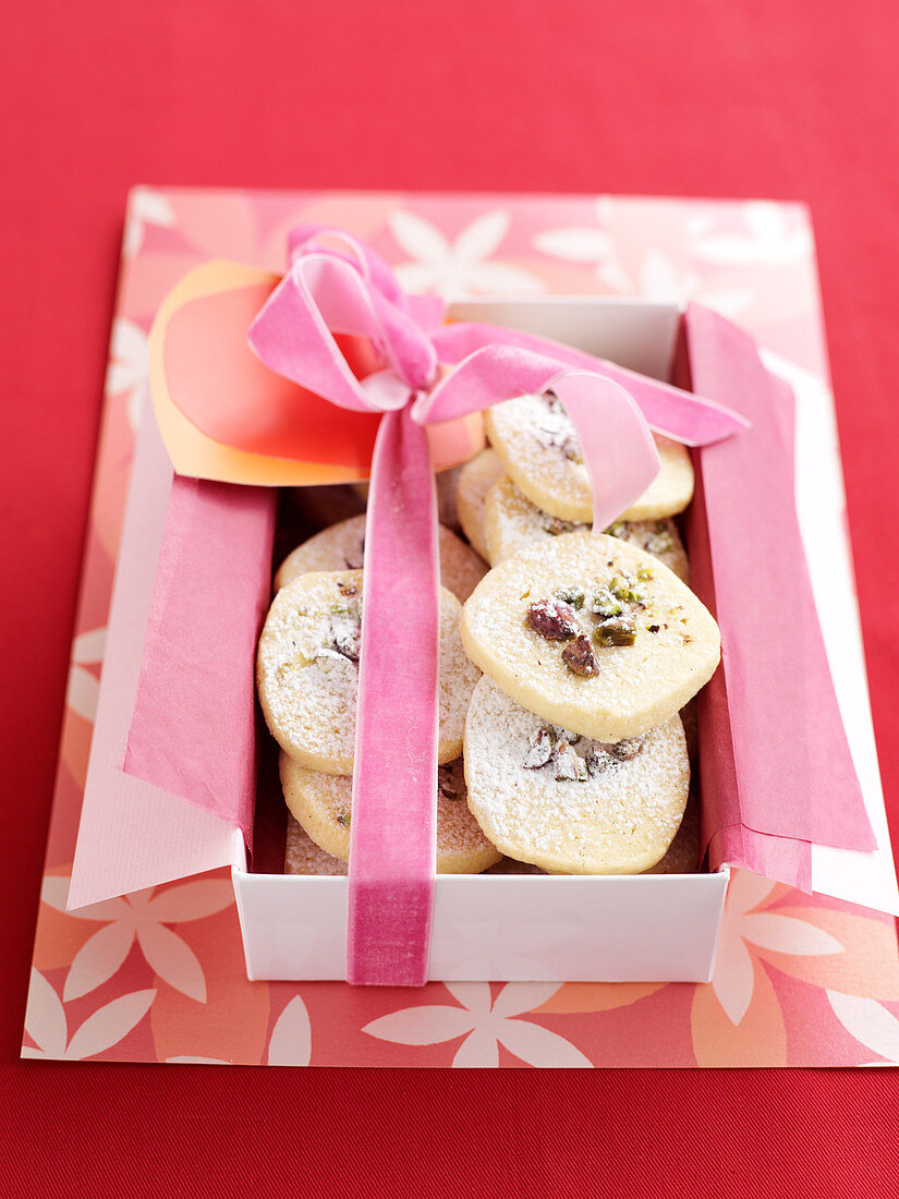 Shortbread decorated with pistachios