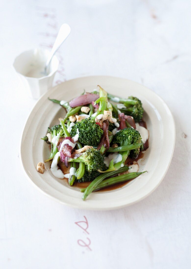 Brokkoli-Bohnen-Salat mit Tofudressing