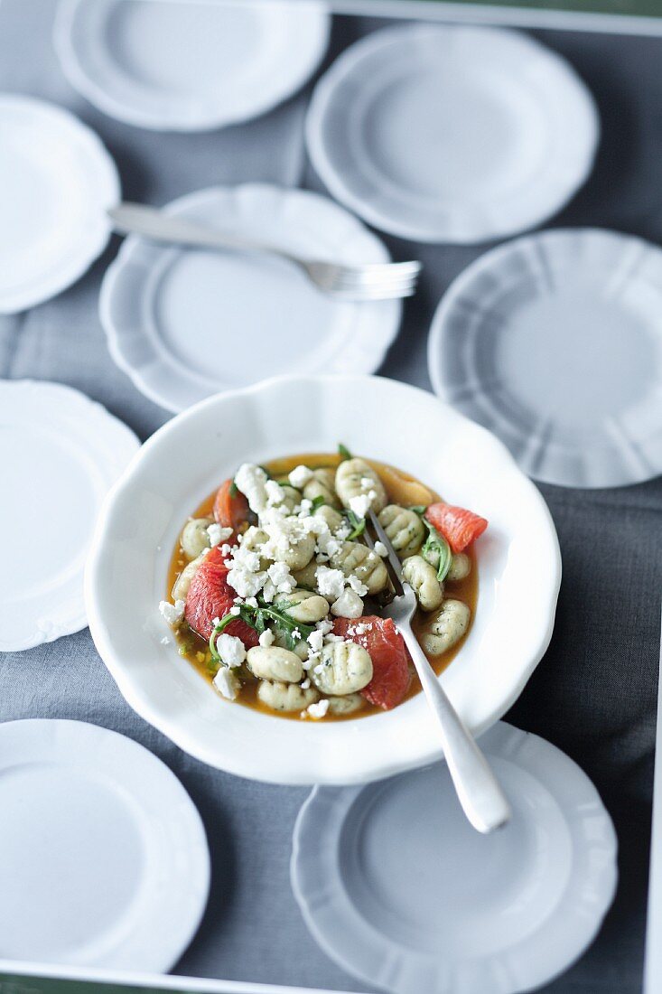 Basil gnocchi with tomato