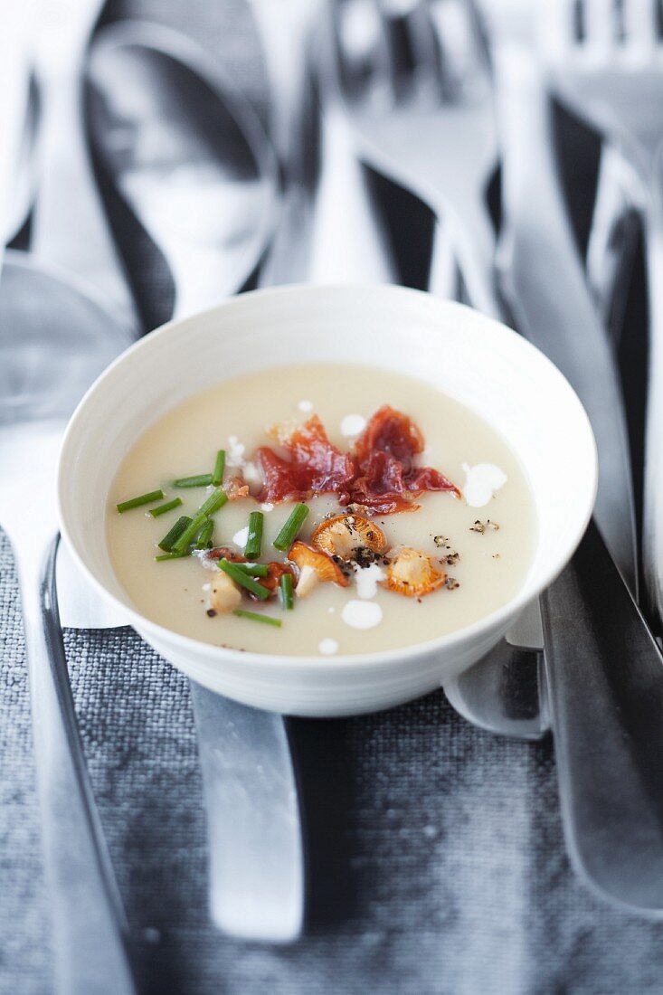 Potato soup with chanterelle mushrooms and bacon