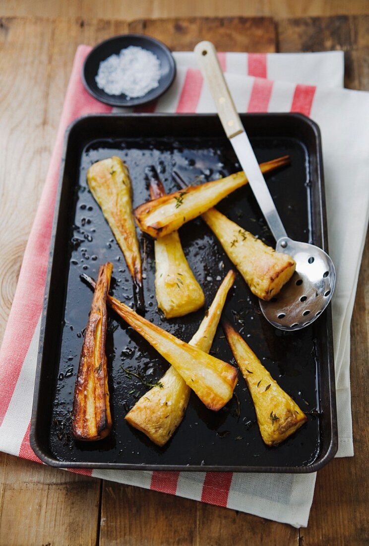 Oven-roasted parsnips with thyme