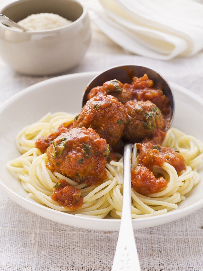 Spaghetti with meatballs and marinara sauce