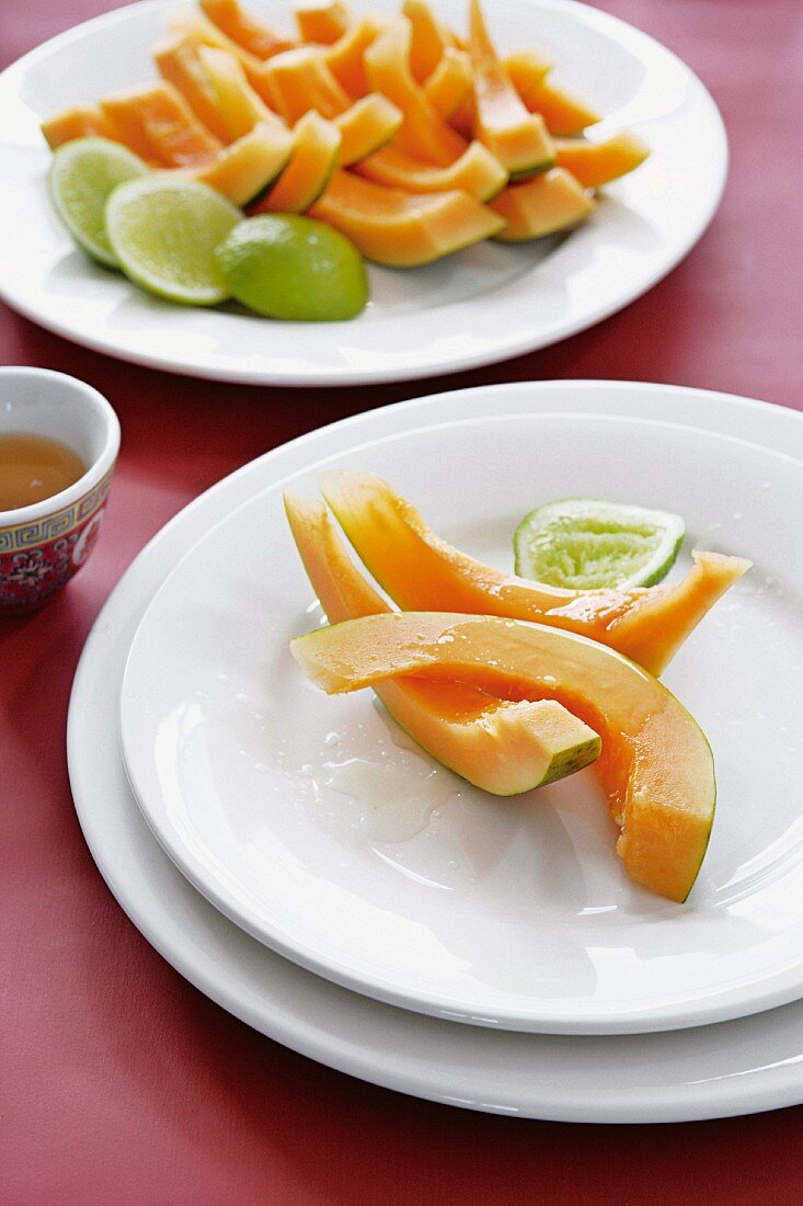 Papaya mit Limetten und Honig