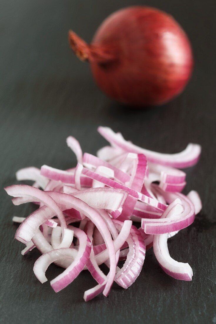 Red onions, whole and chopped