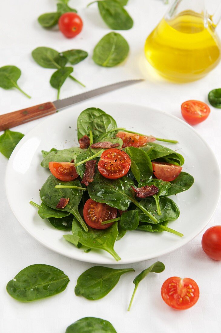 Spinach salad with cherry tomatoes