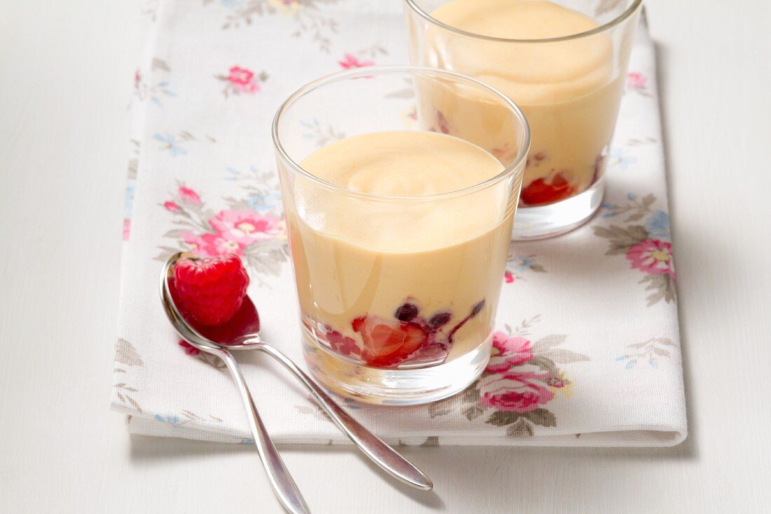 Zabaione mit frischen Beeren