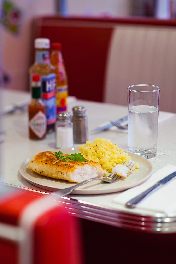 Panierter Fisch mit Kartoffelpüree