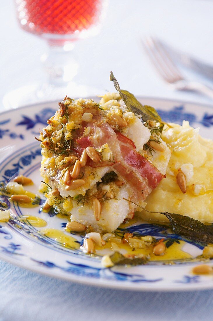 Cod with bacon, fennel, pine nuts and mashed potatoes
