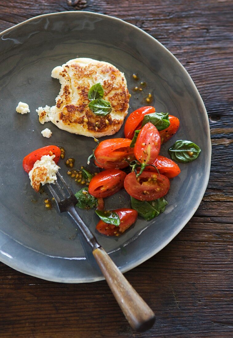 Frittele di ricotta (ricotta cakes with tomatoes and basil)