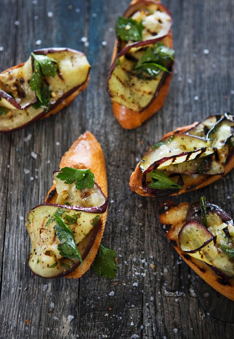 Crostini alla melanzana (toasted bread topped with aubergine and mint)