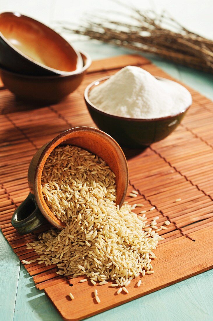 Brauner Reis und brauner Reismehl