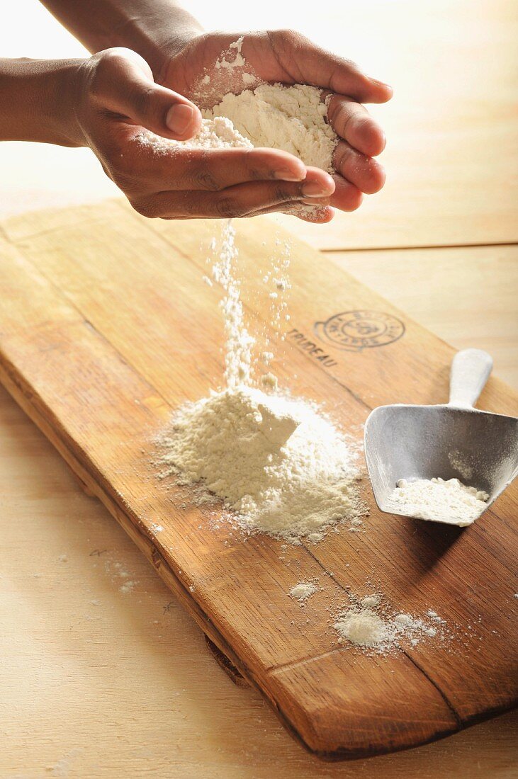 A hands holding flour