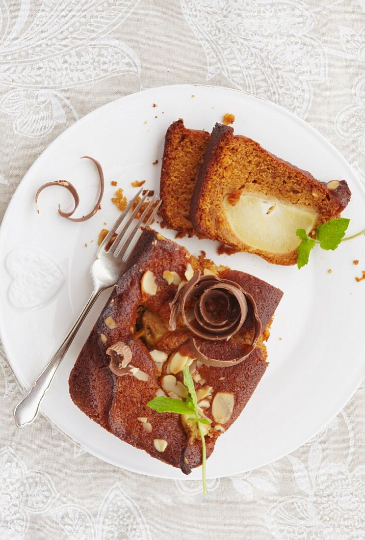 Pear cake with almonds and sugar beet syrup