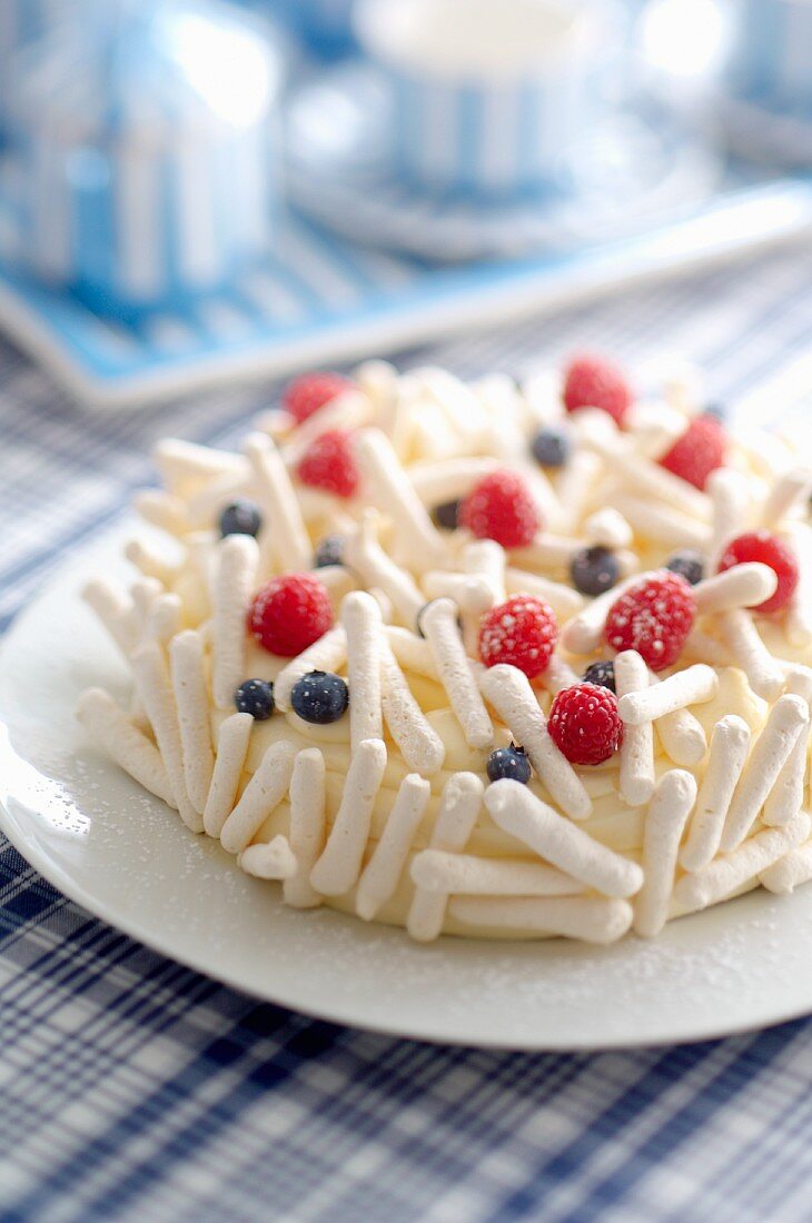 Meringue cake with berries