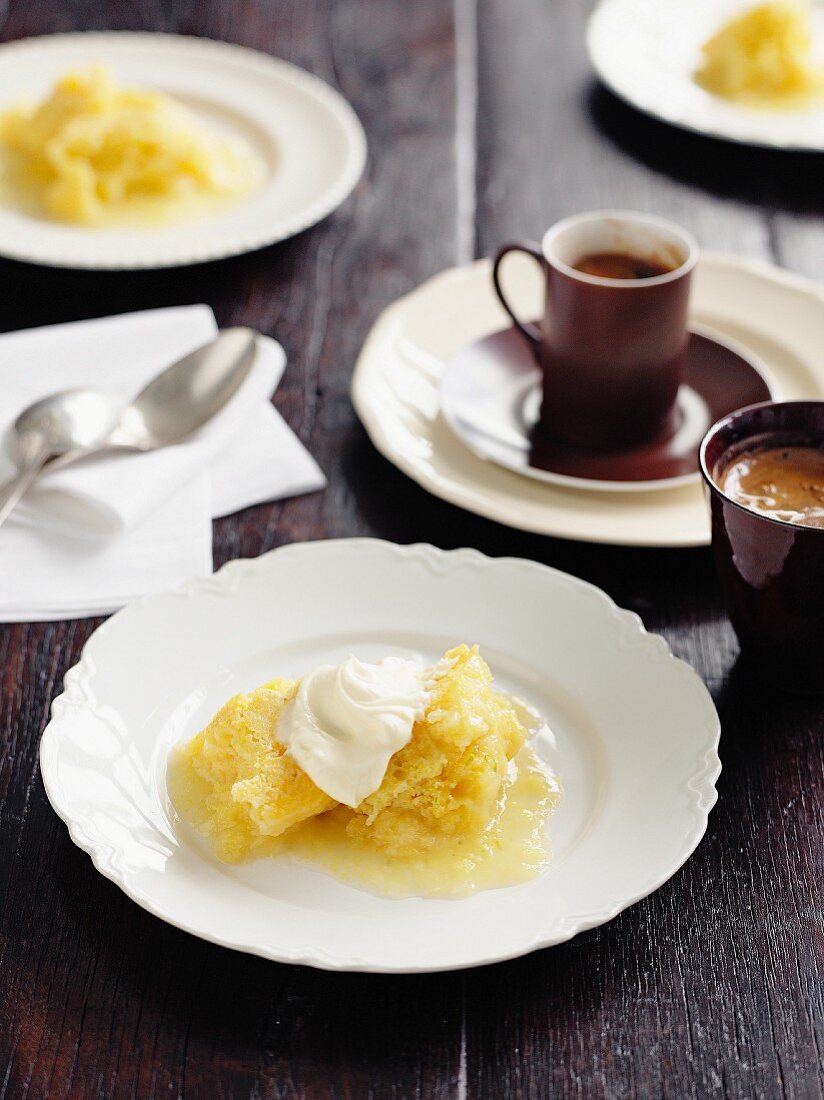 Zitronen-Polenta-Pudding mit flüssigem Kern