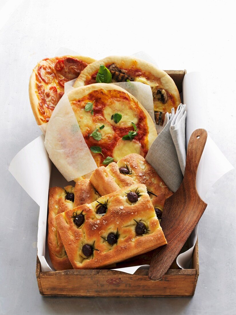 Focaccia and pizza in a wooden box