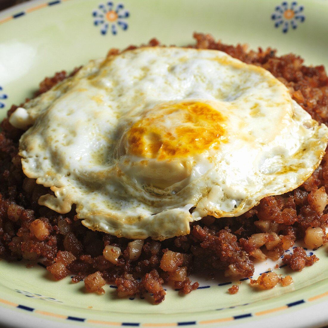 Corned Beef Haschee mit Spiegelei